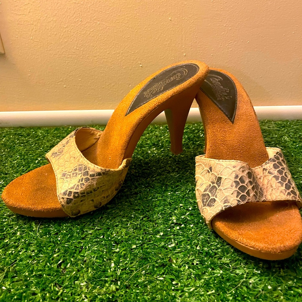 Candies colorful faux snakeskin 2” heel - vintage